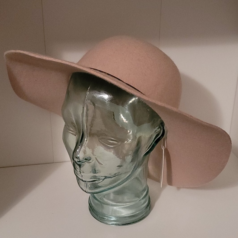 New Wool/Felt Beige Hat